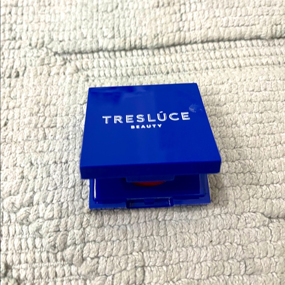 Tresluce Ready to Bounce cream blush, shade Vacation. NWOT.